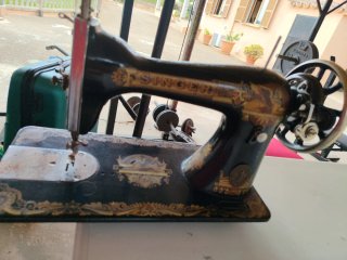 Máquina de coser Singer antigua