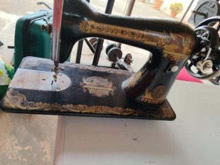 Máquina de coser Singer antigua