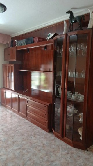 Mueble de comedor madera oscura