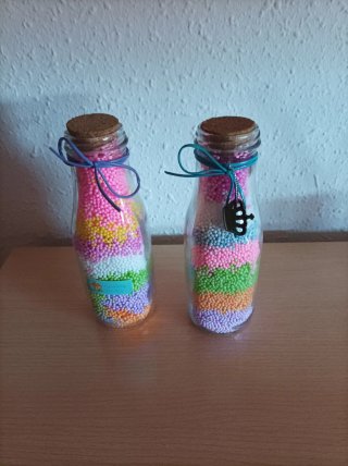 2 Botellas Decorativas  . Nuevas a estrenar .