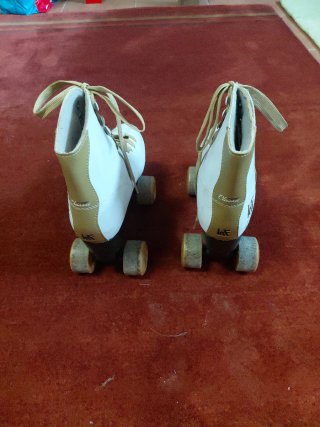Patines 4 Ruedas Blancos y Dorados