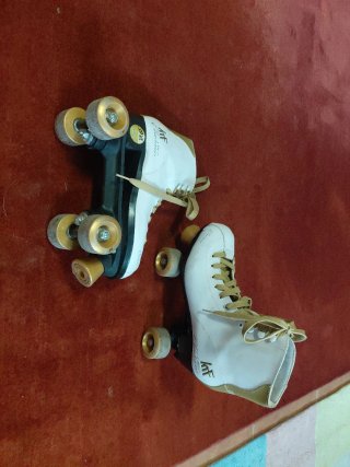 Patines 4 Ruedas Blancos y Dorados