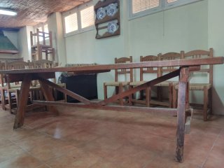 Mesa de madera maciza rústica
