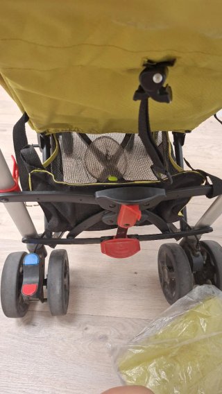 Silla de paseo ligera color verde. Marca skyline.