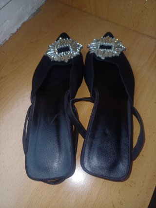 Zapatos negros con pedrería