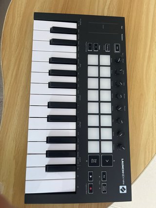 Novation Launchkey Mini MK3 Teclado MIDI