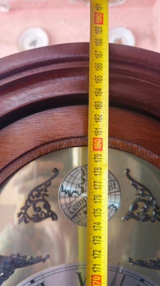 Reloj de pie clásico madera