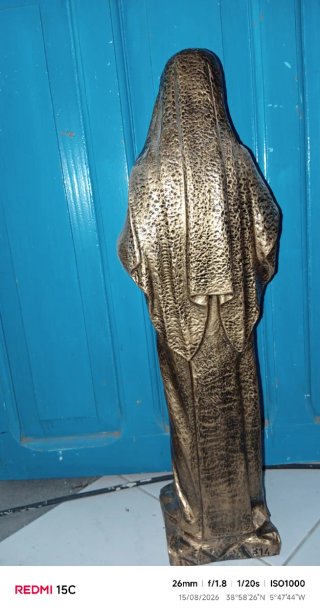 Santa Rita de mármol reconstituido