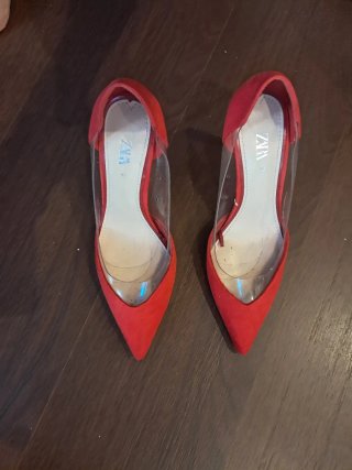 Zapatos de tacón Zara rojos