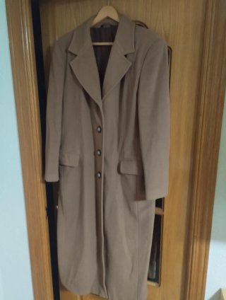 Abrigo largo beige mujer
