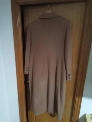 Abrigo largo beige mujer