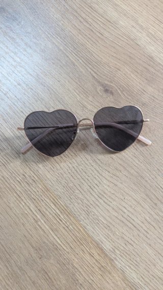 Gafas de corazón dorado-rosa y cristal tintado