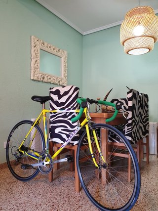 Bicicleta de carretera amarilla ALBERO