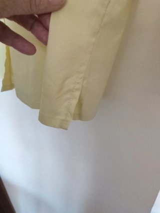 Blusa amarilla manga 3/4 con pinzas