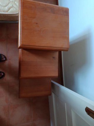 Mueble de madera con cajones