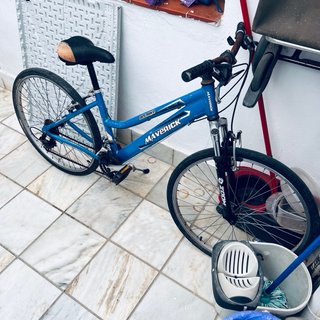 Bicicleta de montaña azul Maverick