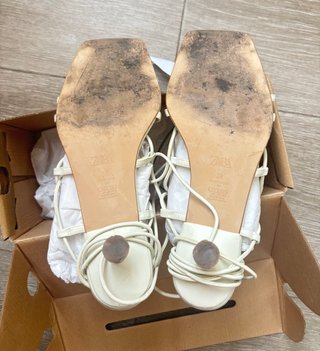 Sandalias Zara Tiras Piel Tacón Dorado