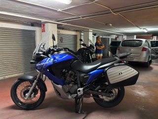 Honda Transalp 700 con 3 maletas