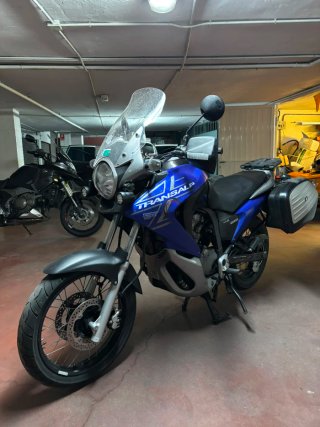 Honda Transalp 700 con 3 maletas
