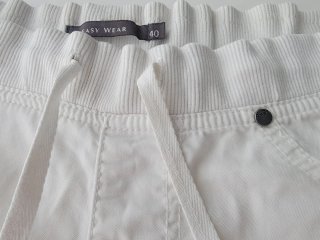 Pantalón corto crema Easy Wear talla 40