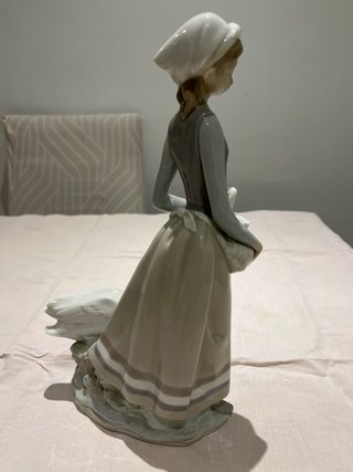 Figura Lladró Pastora con Cesta y Patos