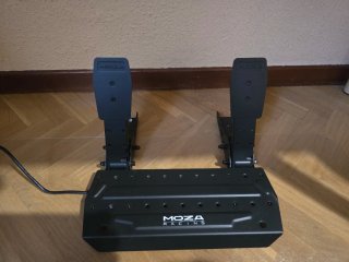 Volante Moza R3 con su caja