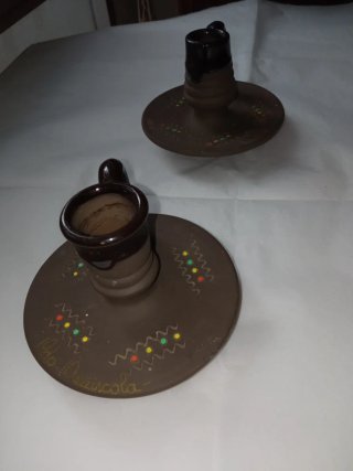 2 Portavelas de cerámica marrones