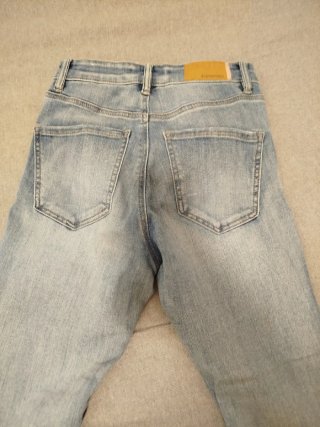Pantalones vaqueros desgastados azules