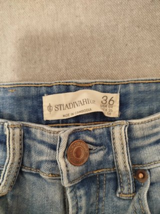 Pantalones vaqueros desgastados azules