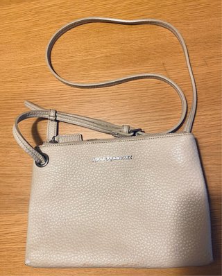 Bolso piel Adolfo Dominguez gris.