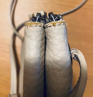 Bolso piel Adolfo Dominguez gris.