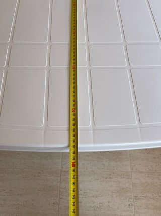Mesa de jardín blanca