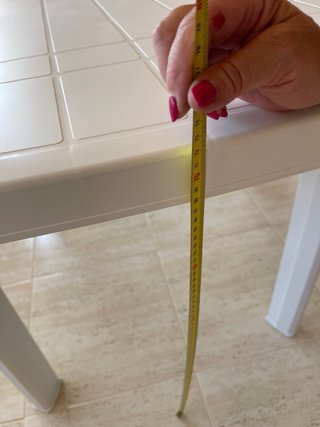 Mesa de jardín blanca
