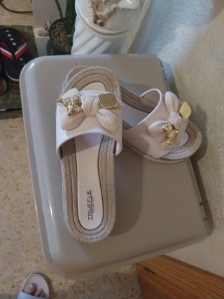 Chanclas Truffle Collection Beige y Doradas