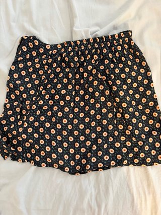 Falda corta floral negra
