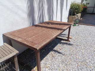 Mesa de jardín de madera