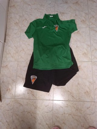 Ropa de bonito.Va marcado nombre q se puede quitar