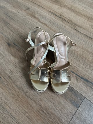 Sandalias cuña doradas Primark Talla 40