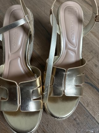 Sandalias cuña doradas Primark Talla 40