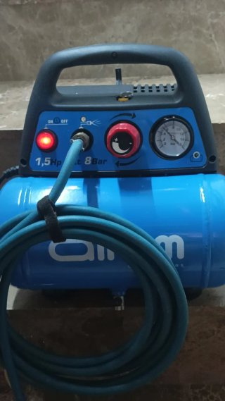 Compresor de aire Airum 1.5Hp 8Bar con manguera