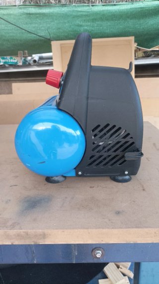 Compresor de aire Airum 1.5Hp 8Bar con manguera