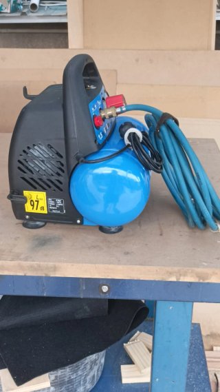 Compresor de aire Airum 1.5Hp 8Bar con manguera