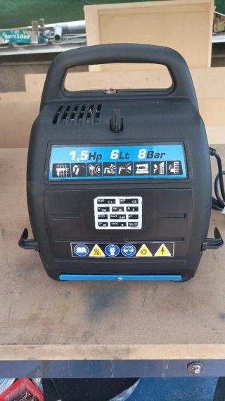 Compresor de aire Airum 1.5Hp 8Bar con manguera