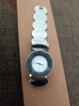 Reloj Zara Mujer Plata y Blanco