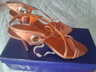 Sandalias Naranja Metalizado y Cartera a juego