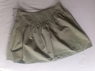 Falda Zara corta volumen trabilla caqui
