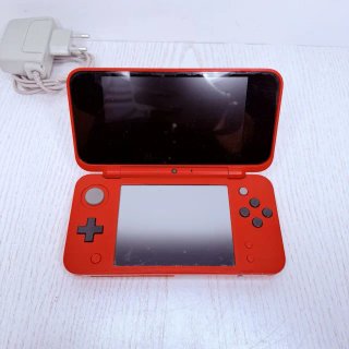 Nintendo 2DS XL Poké Ball Edition