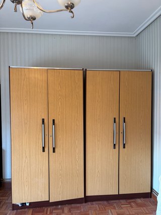 Dos armarios de habitación madera y metal