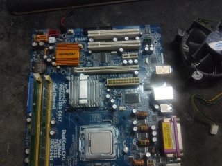 Placa Base ASRock Wolfdale 1333-D667 más cpu y ram
