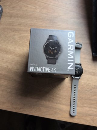 Garmin Vivoactive 4s Smartwatch Gris
